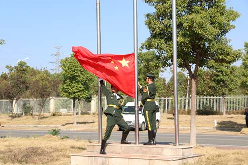 图片包含 户外, 草, 公园, 街道描述已自动生成